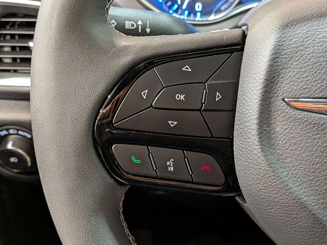 2025 Chrysler Pacifica Limited FWD White Val-David - photo #18