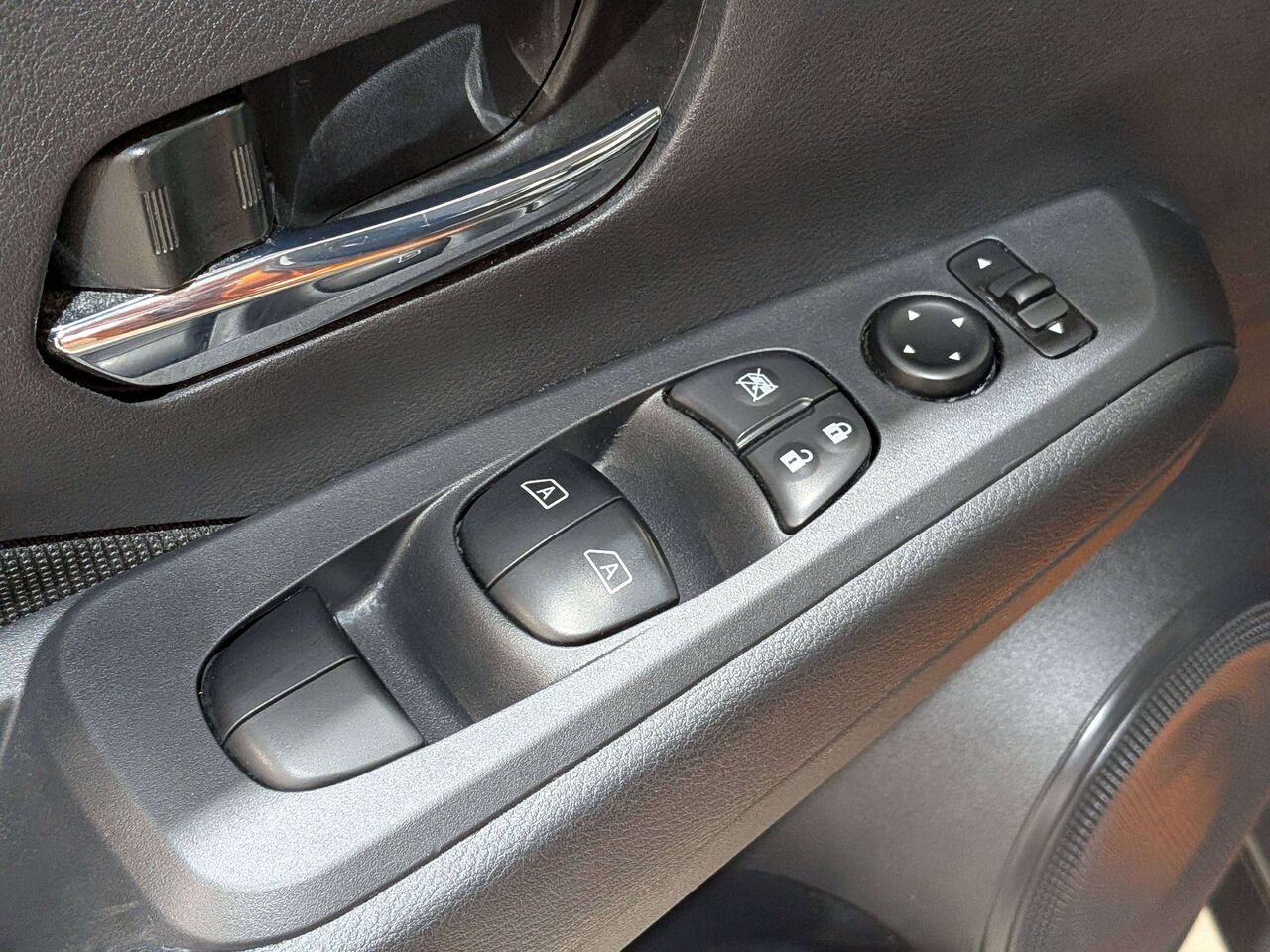 Nissan Kicks 2024 Orange Val-David - photo #30