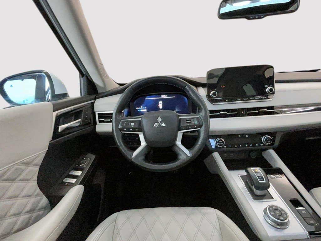 Mitsubishi OUTLANDER 2023 Blanc Mont-Laurier - photo #13