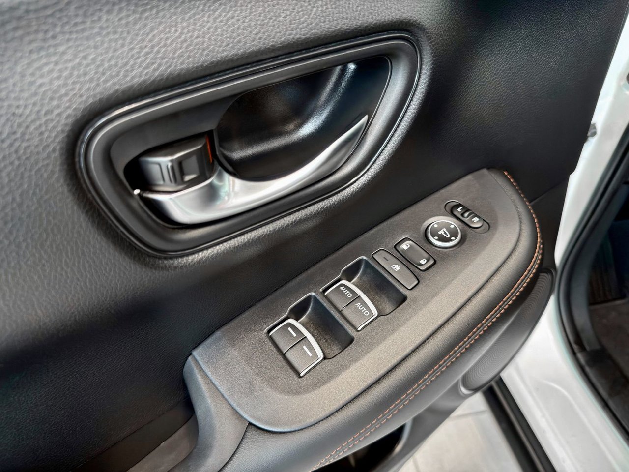 2023 Honda HR-V White Notre-Dame-des-Prairies - photo #27