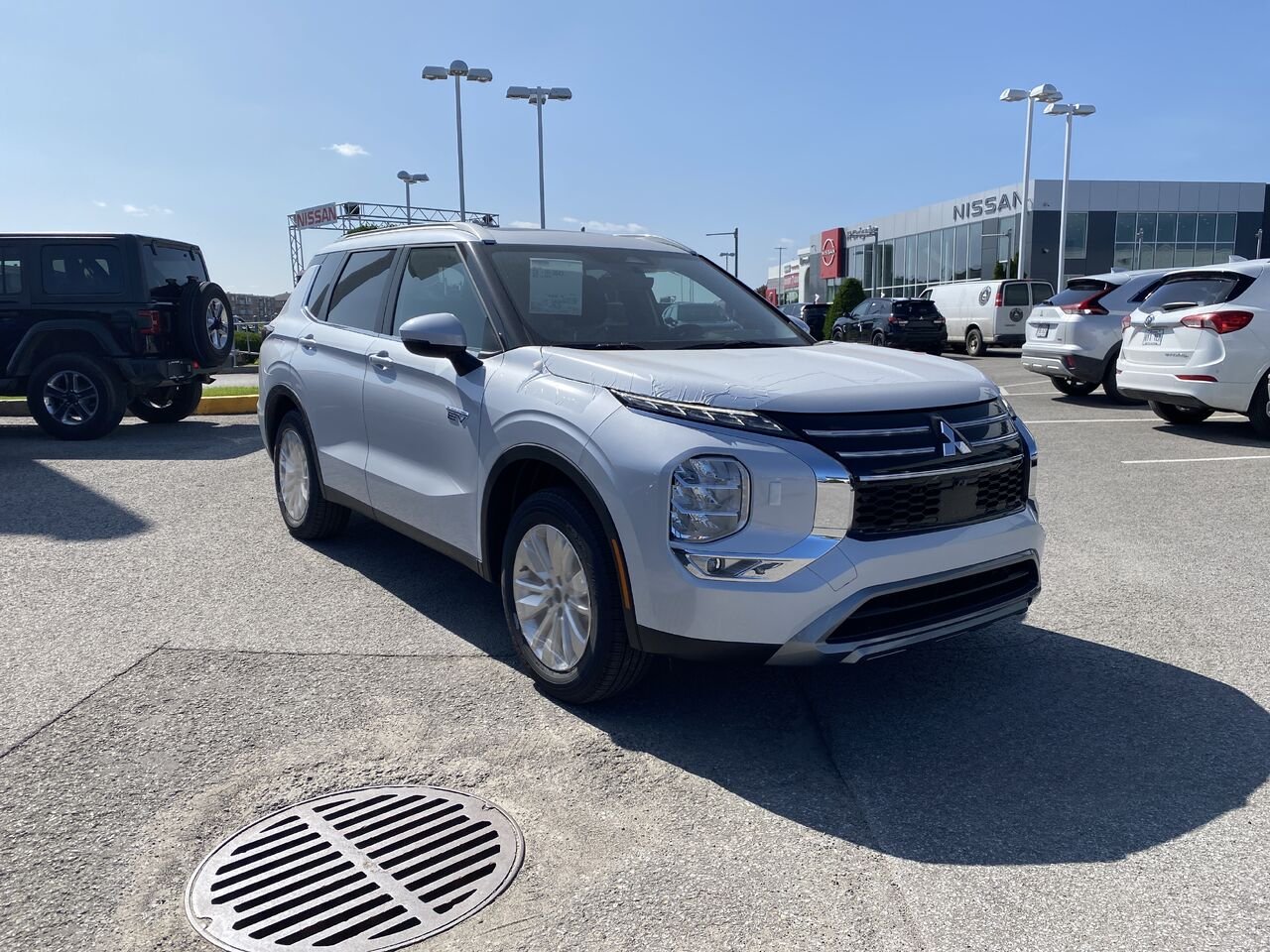 2026 Mitsubishi Outlander Plug-In Hybrid White Diamond Premium Finish Saint-Eustache - photo #0