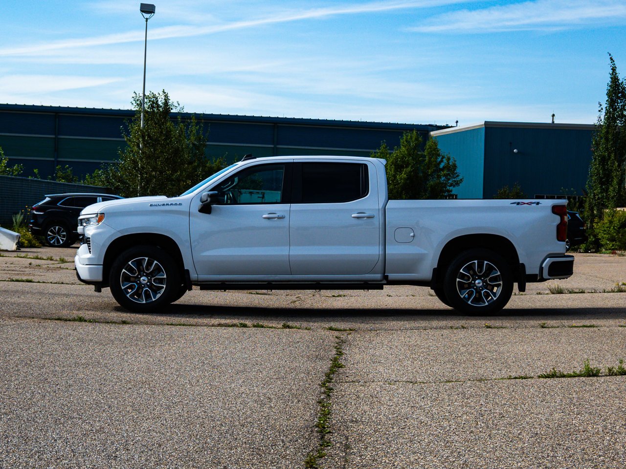 2024 Chevrolet Silverado 1500 4WD Crew Cab 147 RST White Sherwood Park - photo #9