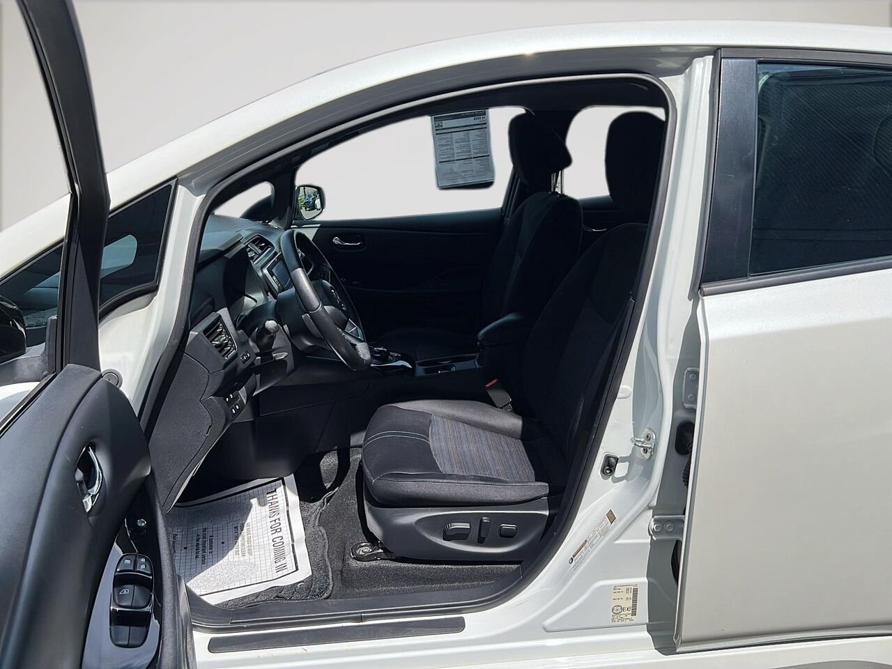 Nissan LEAF SV 40 KWH 2021 Blanc Québec - photo #24