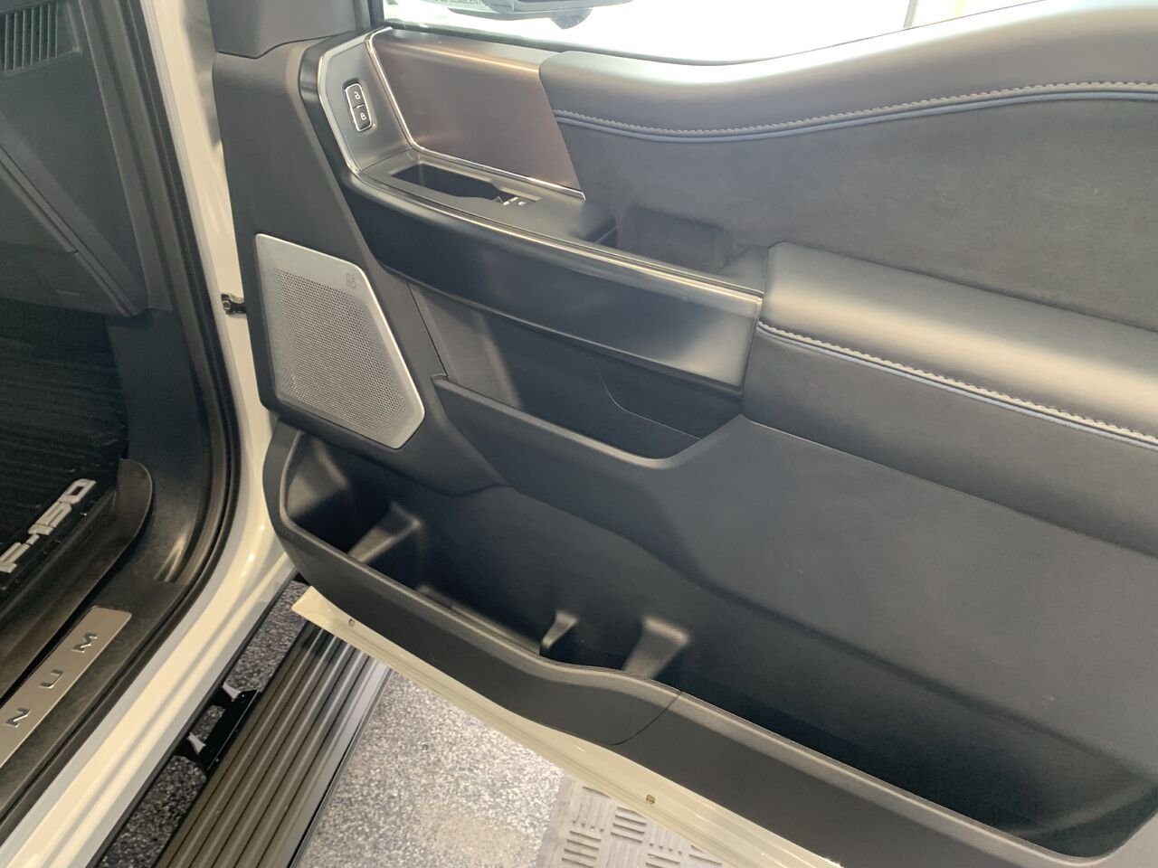 2024 Ford F-150 PLATINUM Grey Châteauguay - photo #26