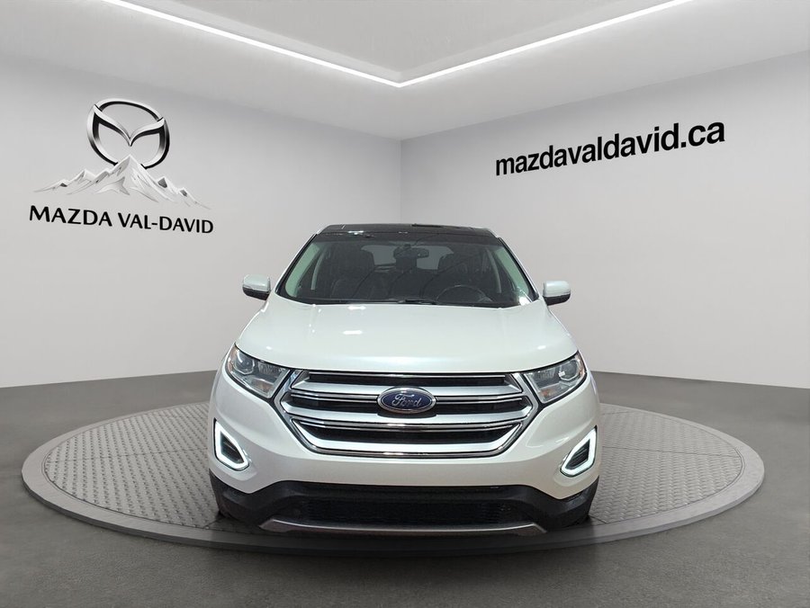 Ford Edge 4 portes Titanium, Traction intégrale, sièges en cuir, navigation, toit ouvrant panoramique 2016 Blanc
