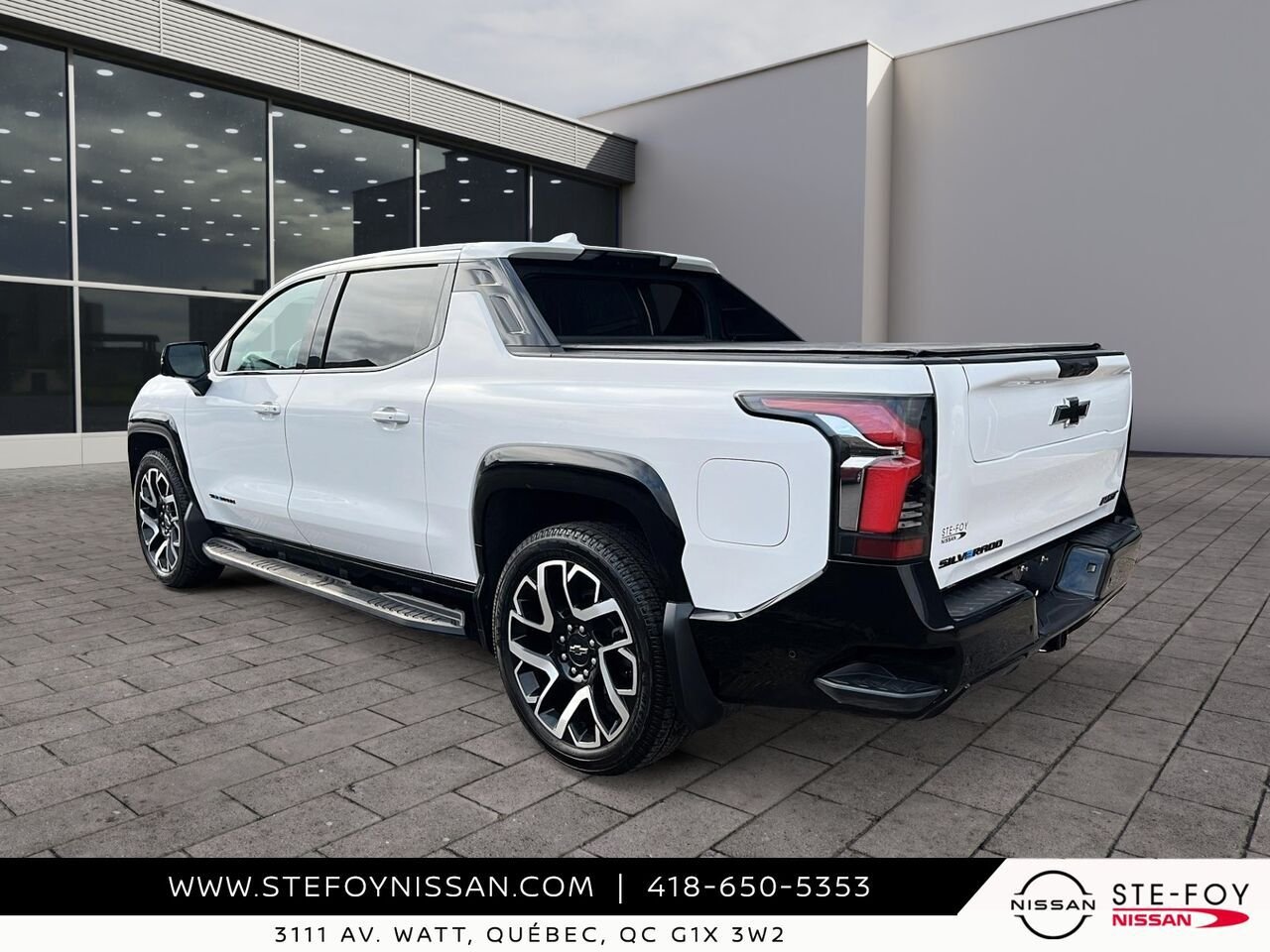 2024 Chevrolet Silverado EV RST CREW CAB autonomie 700km White Ste-Foy - photo #3