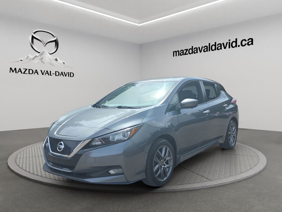 Nissan LEAF SV PLUS à hayon, Commande audio au volant, caméra de recul, détecteur d'angles morts, grosse 2020 Gris