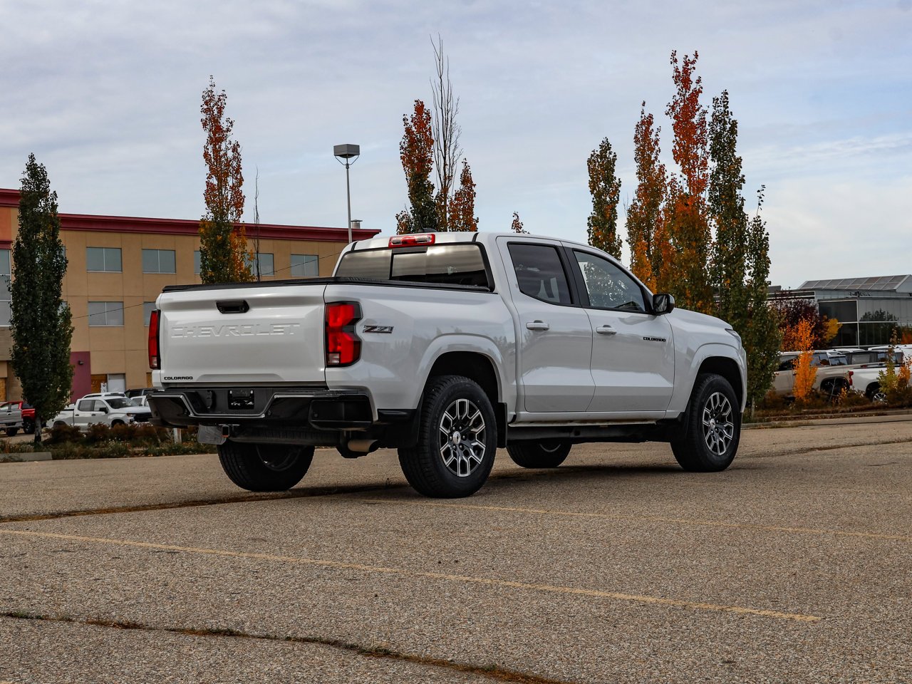 2024 Chevrolet Colorado 4WD Crew Cab Z71 White Sherwood Park - photo #7
