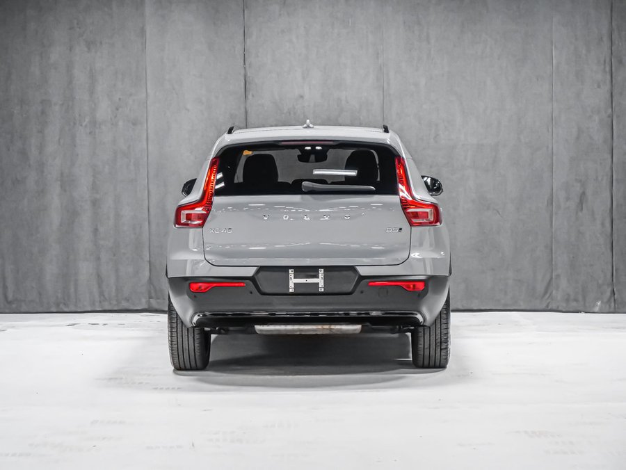 2026 Volvo XC40 B5 ULTRA DARK Grey