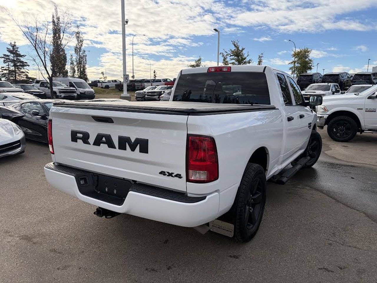 2022 Ram 1500 Classic Express 4x4 Quad Cab 6'4 Box White Sherwood Park - photo #4