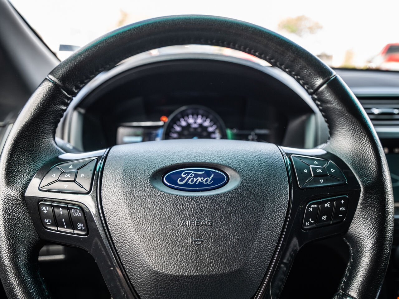 2019 Ford Explorer White Sainte-Julienne - photo #11
