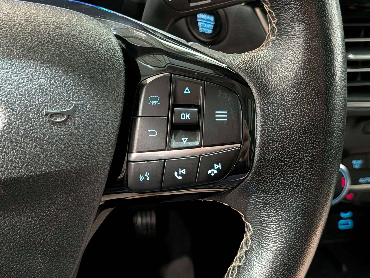 2022 Ford Escape Titanium Plug-In Hybrid FWD Grey Val-David - photo #16