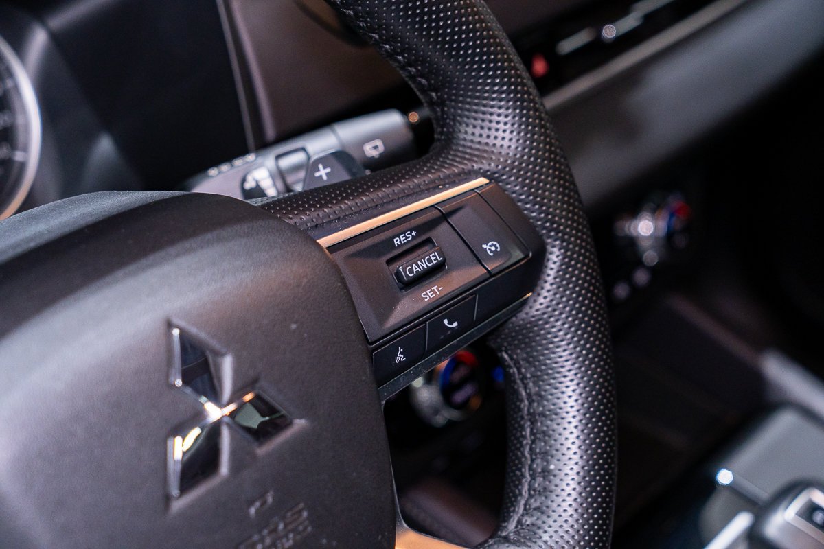 2024 Mitsubishi Outlander ES S-AWC Grey Montreal - photo #9