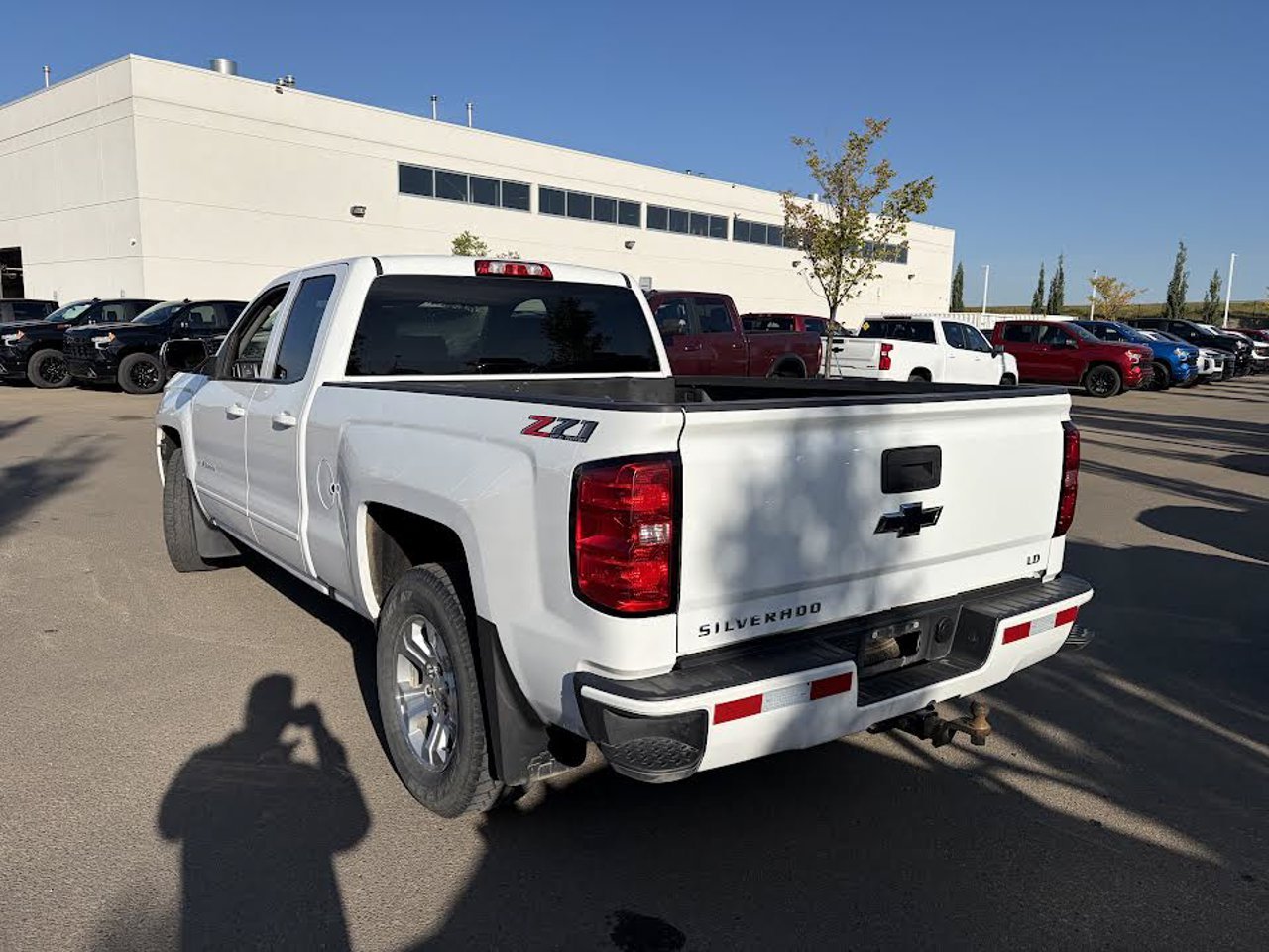 2019 Chevrolet Silverado 1500 LD 4WD Double Cab LT w/1LT White Sherwood Park - photo #3