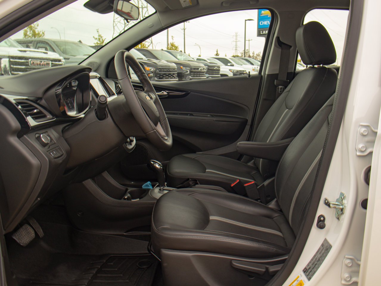 2022 Chevrolet Spark 4dr HB CVT 2LT White Sherwood Park - photo #16