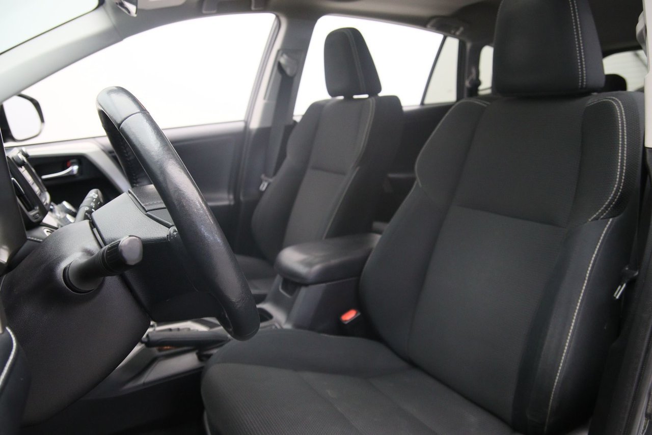 Toyota RAV4 XLE 2018 Gris Baie-Comeau - photo #5