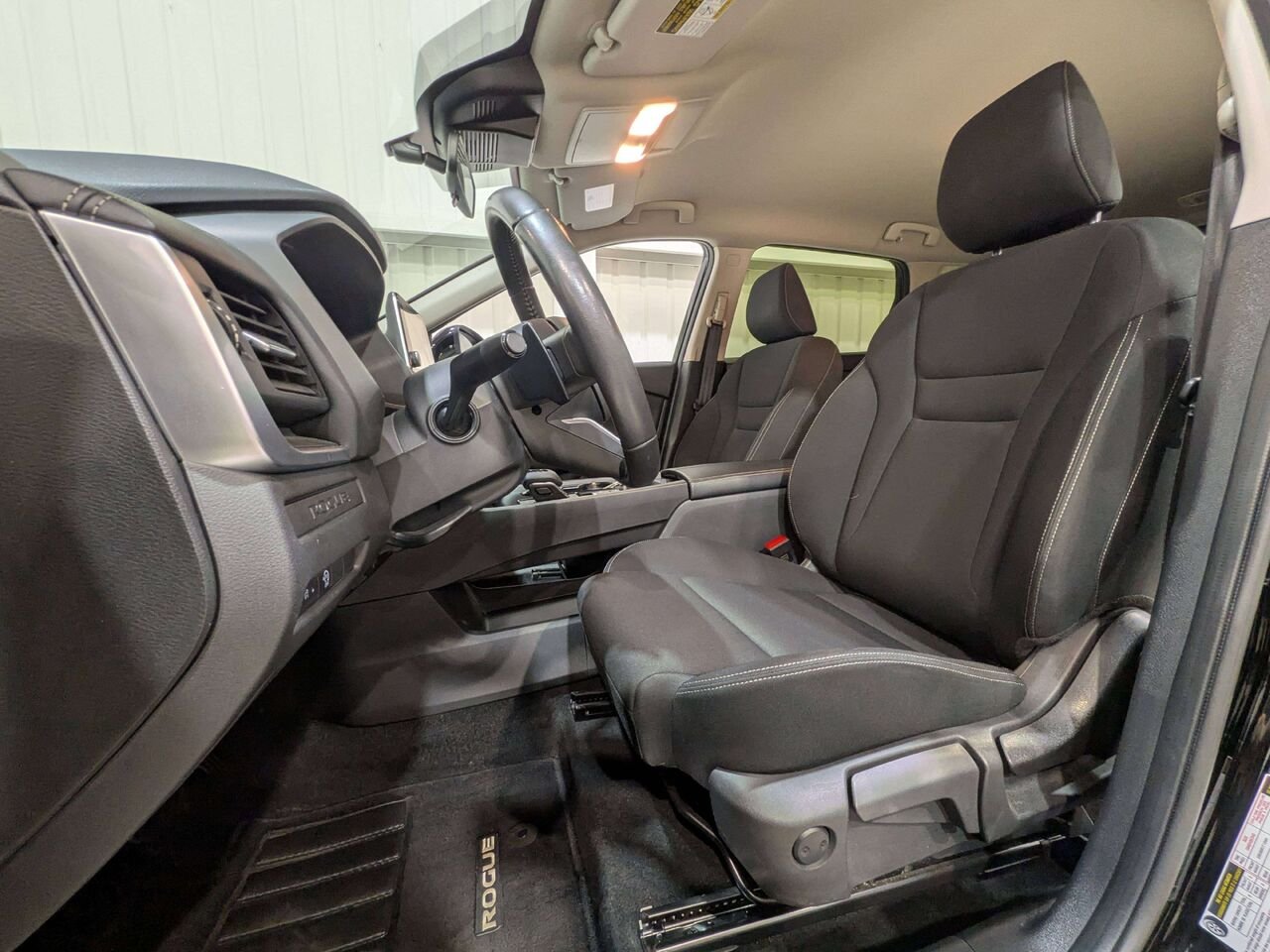 Nissan Rogue 2024 Noir Val-David - photo #1