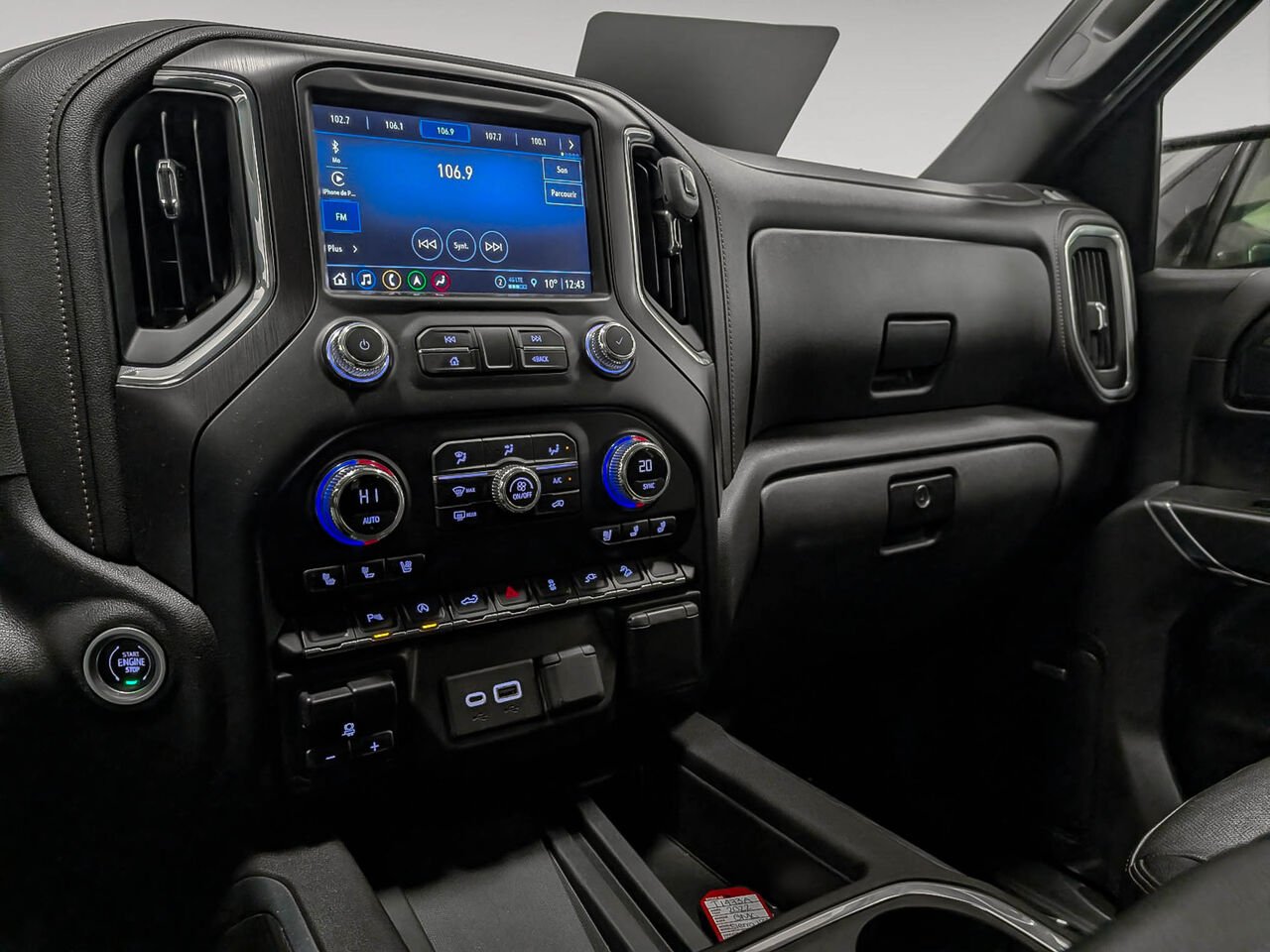 GMC SIERRA 4WD STANDARD BED CREW CAB AT4 Moteur 3.0l Diesel 2022 Blanc Sherbrooke - photo #8