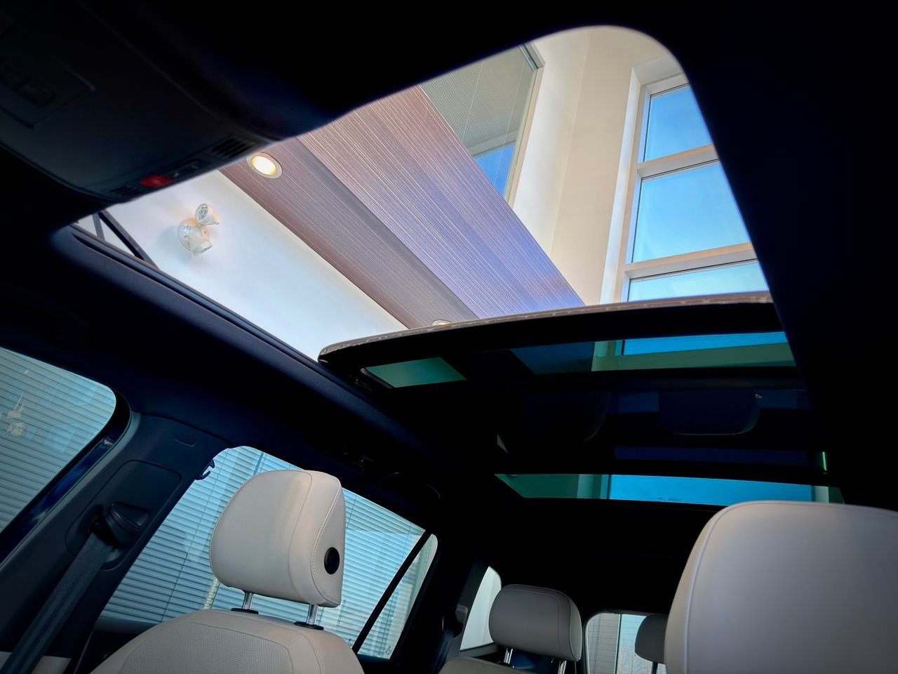2024 Volkswagen Tiguan Blue Notre-Dame-des-Prairies - photo #16