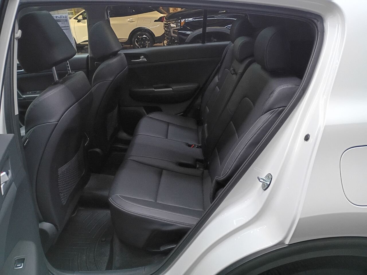 2021 Kia Sportage White Blainville - photo #16