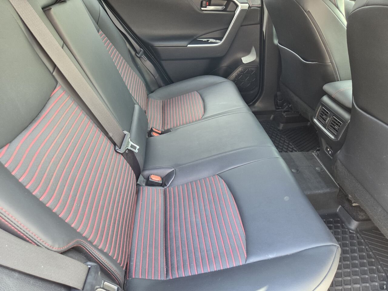 Toyota RAV4 PRIME 2021 Blanc Mont-Laurier - photo #14