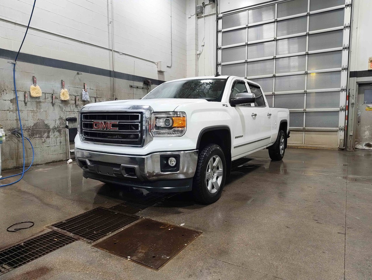 2015 GMC Sierra 1500 4WD Crew Cab 153.0 SLT White Sherwood Park - photo #3