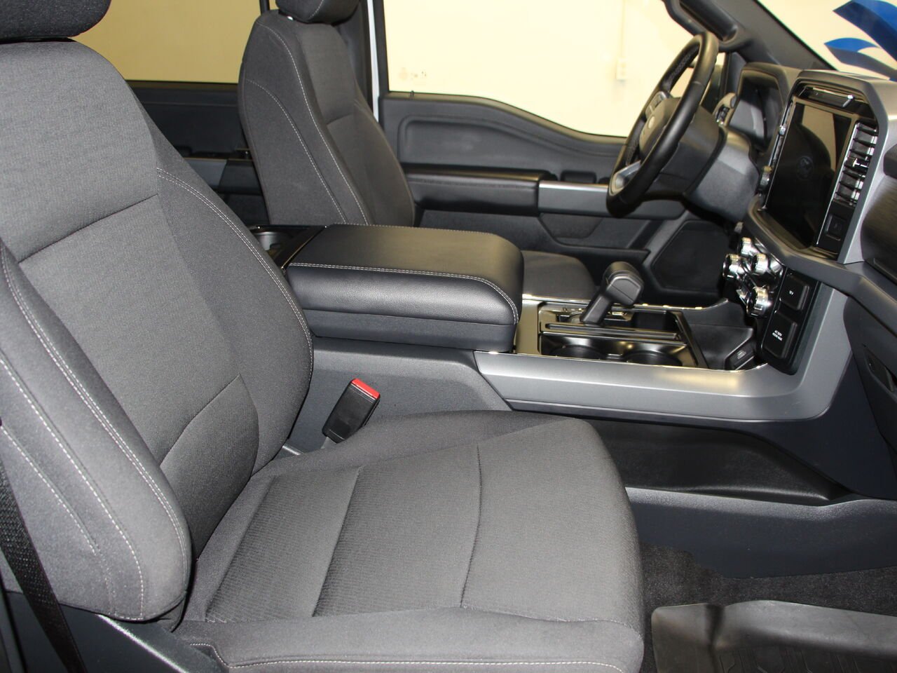 2025 Ford F-150 SUPERCREW XLT F150 SUPERCREW XLT White Châteauguay - photo #5