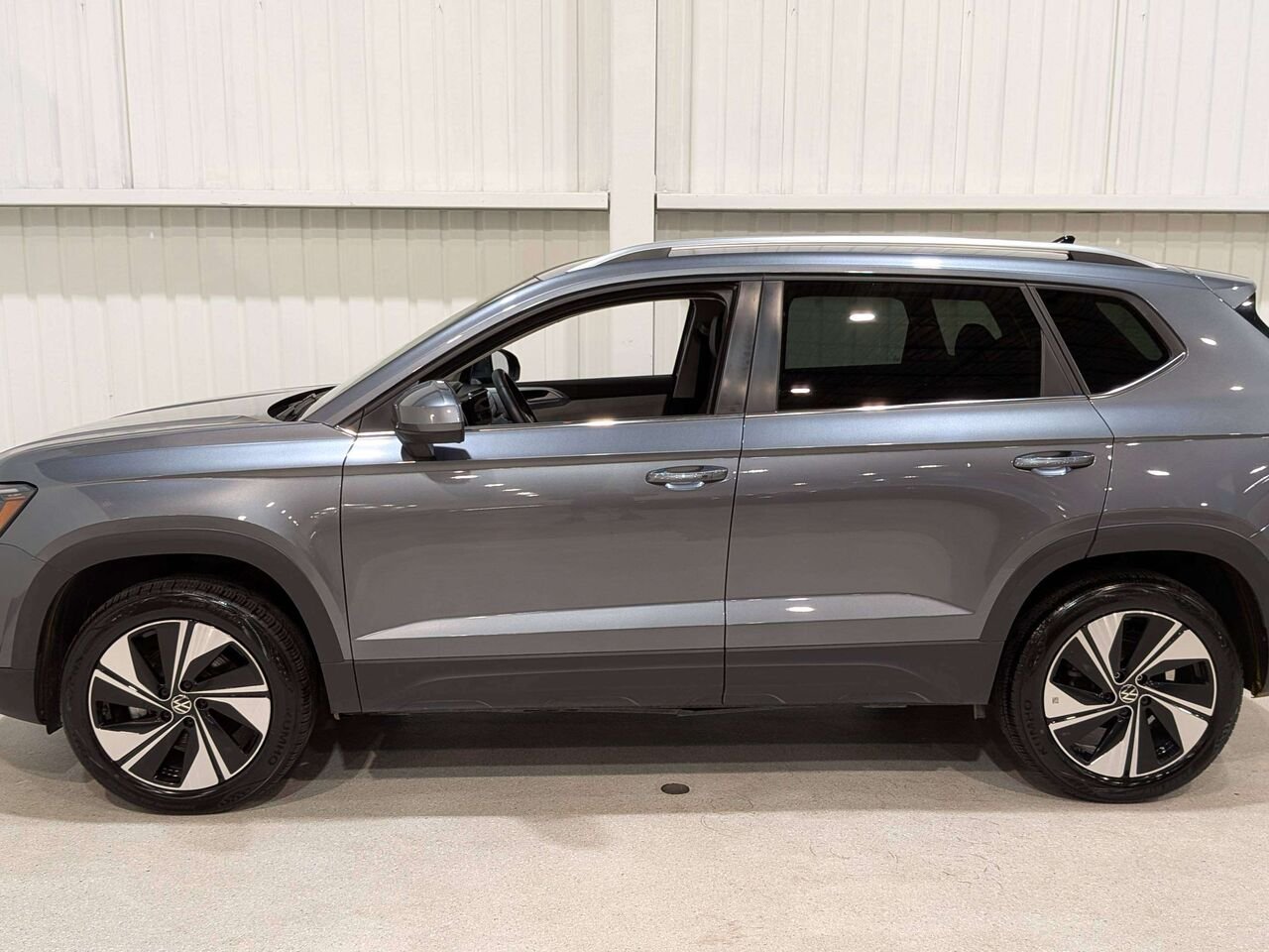 2025 Volkswagen Taos Comfortline 4MOTION Grey Val-David - photo #4