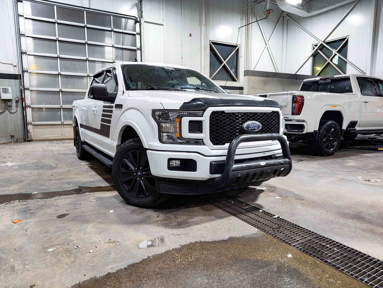 2019 Ford F-150 XLT 4WD SuperCrew 5.5' Box White Sherwood Park - photo #1