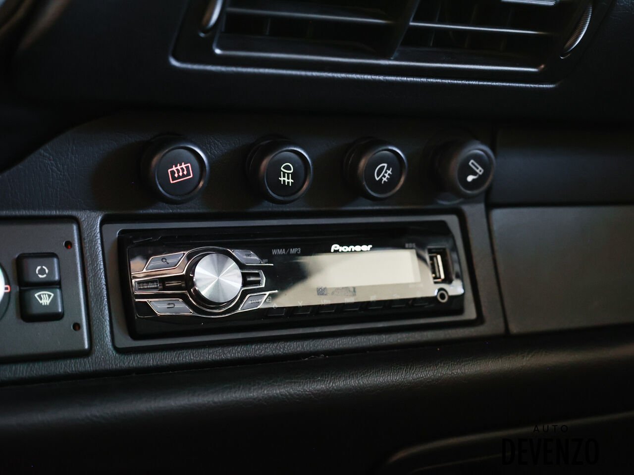 Porsche Carrera 4s 1996 Blanc Saint-Eustache - photo #11