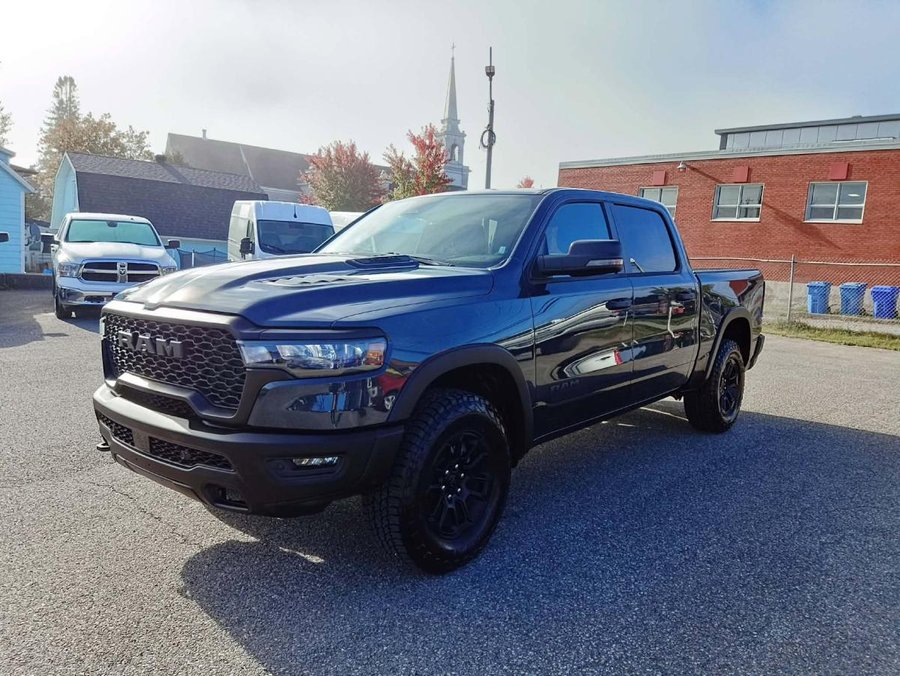 RAM 1500 Rebel cabine d'équipe 4x4 caisse de 5 pi 7 po 2026 Bleu