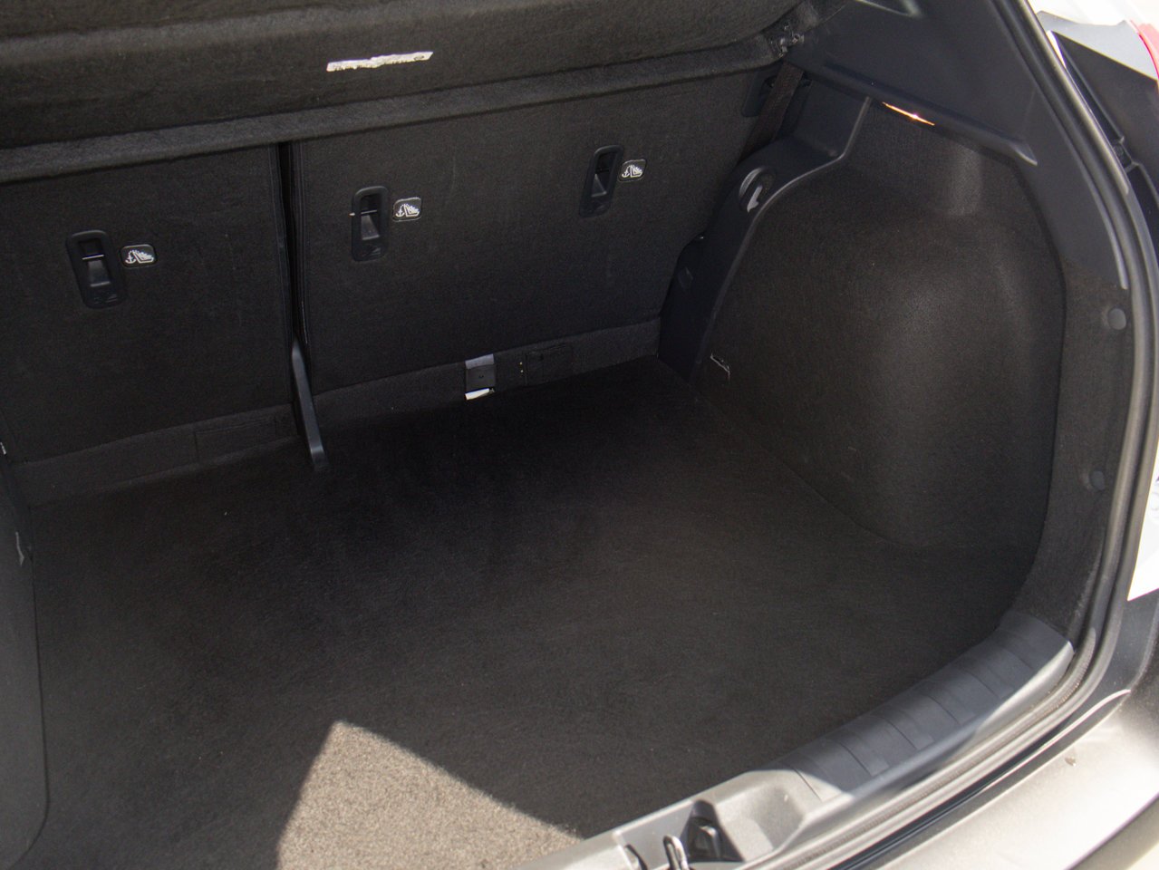 2019 Nissan Kicks SV FWD White Sherwood Park - photo #10