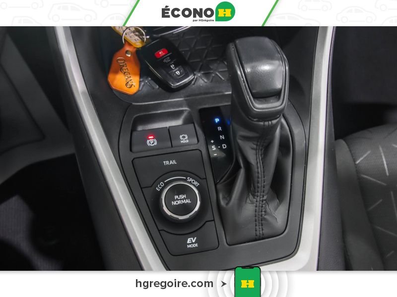 2024 Toyota Rav 4 White Blainville - photo #13