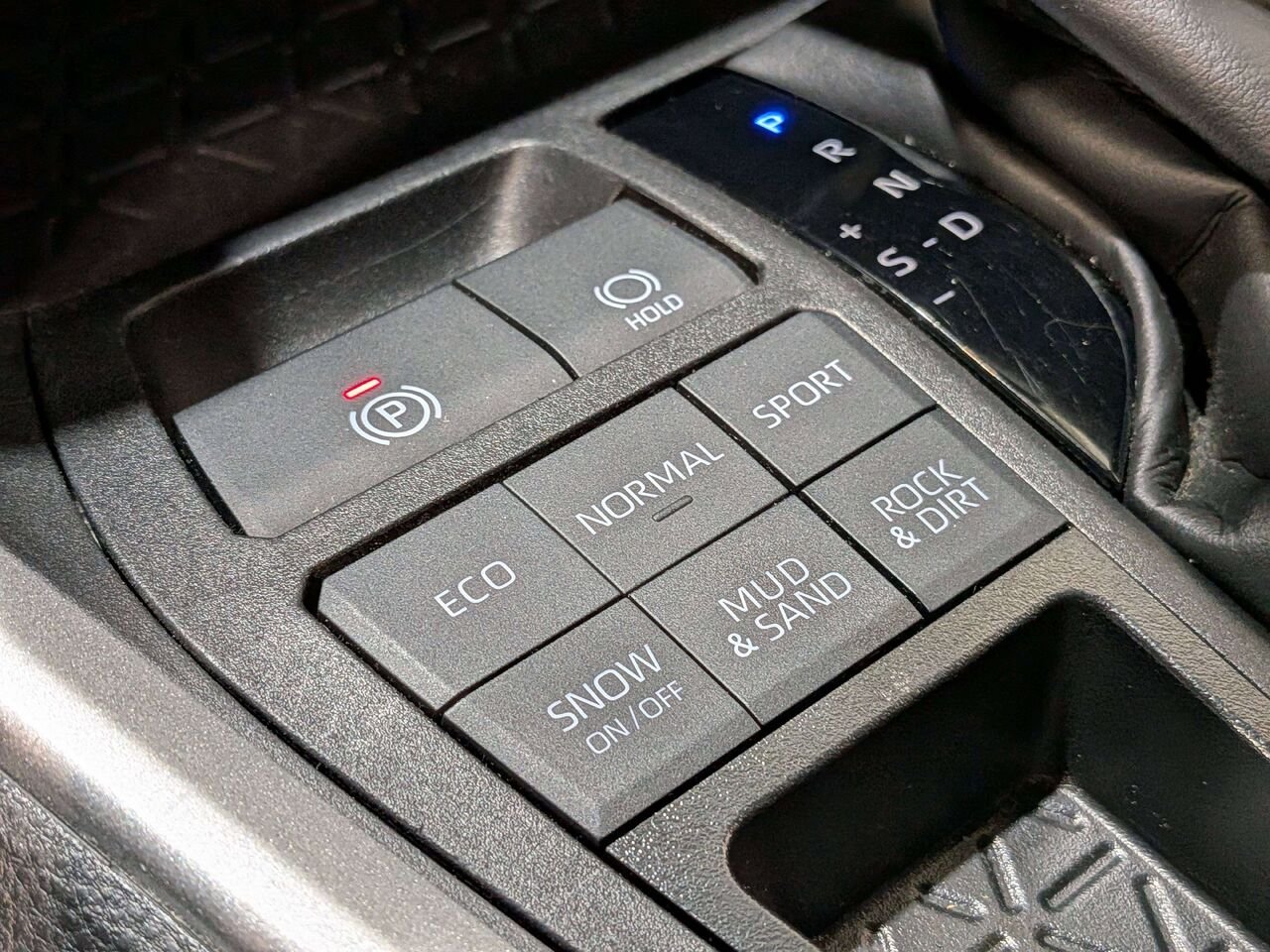 Toyota RAV4 LE AWD 2024 Noir Val-David - photo #25