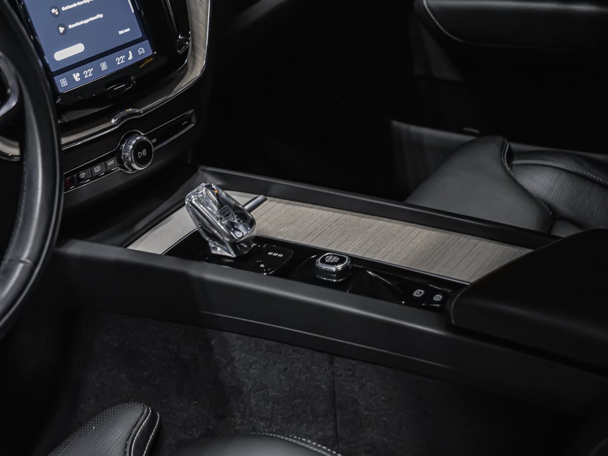 Volvo XC60 B6 INSCRIPTION ADVANCED CLIMATE 2022 Argent Montréal - photo #6