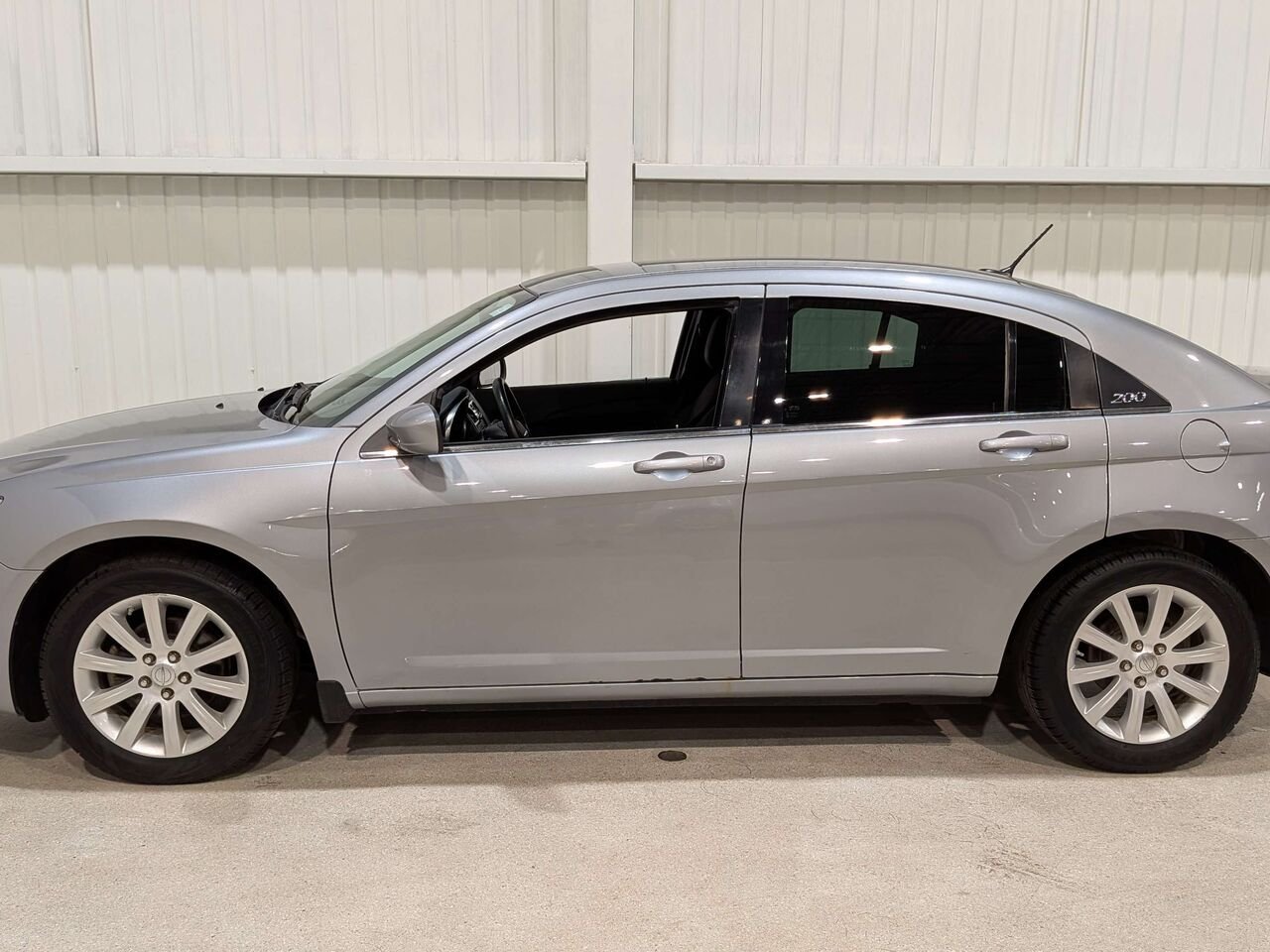 2013 Chrysler 200 4dr Sdn LX Silver Val-David - photo #3