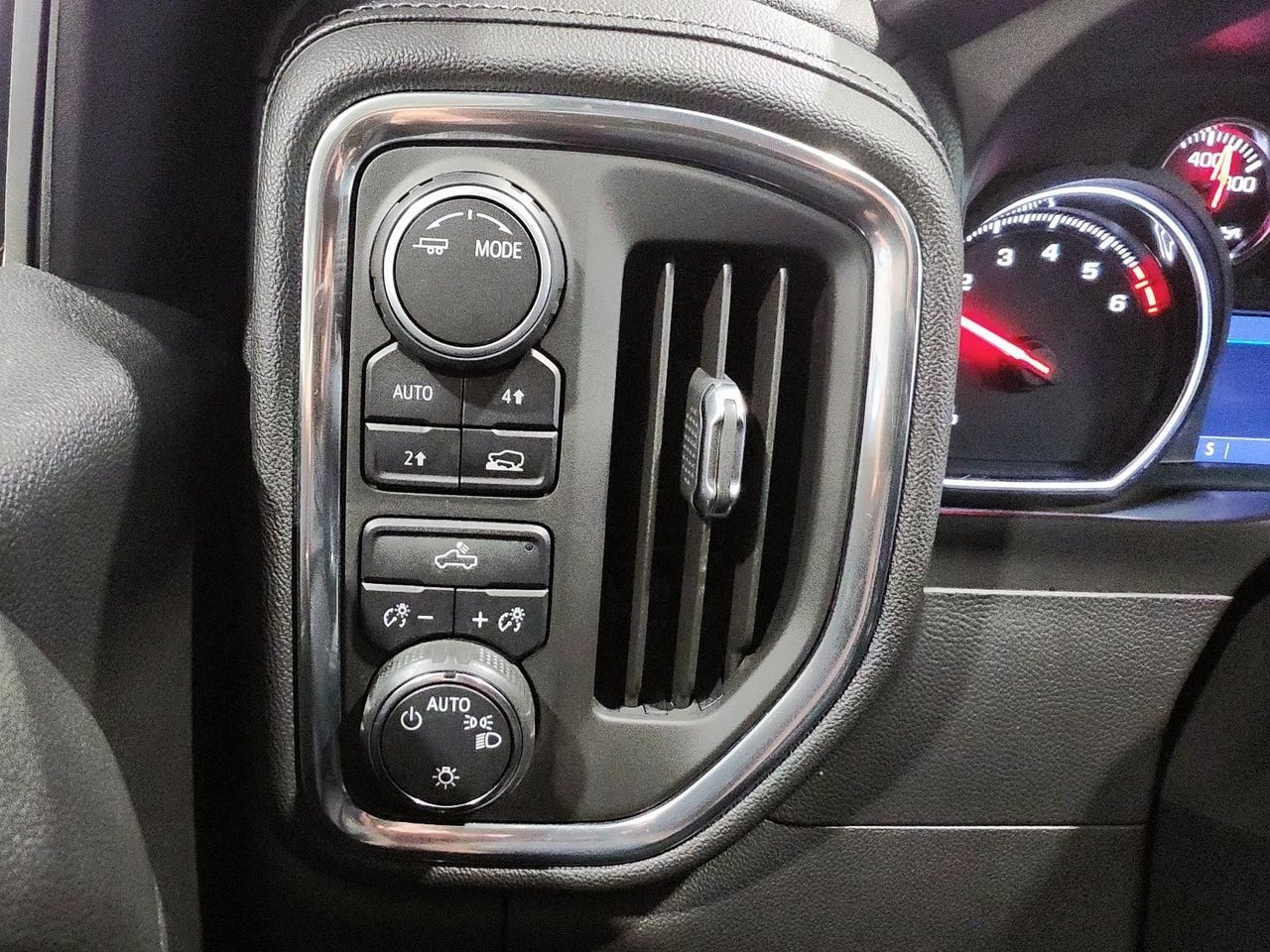 2020 Chevrolet Silverado 1500 LT Grey Baie-Comeau - photo #15