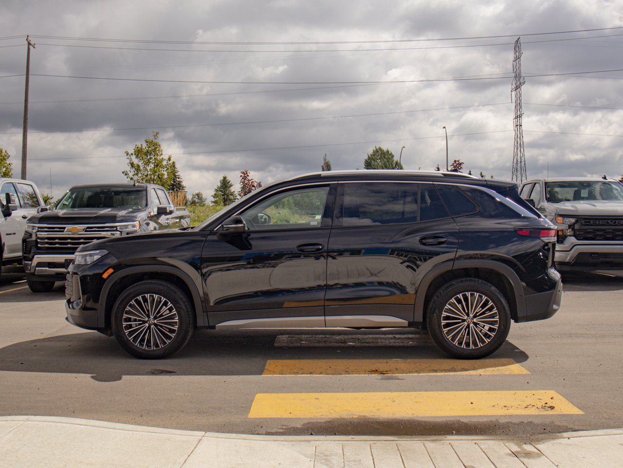 2026 Volkswagen Tiguan Comfortline 4MOTION Black Sherwood Park - photo #6