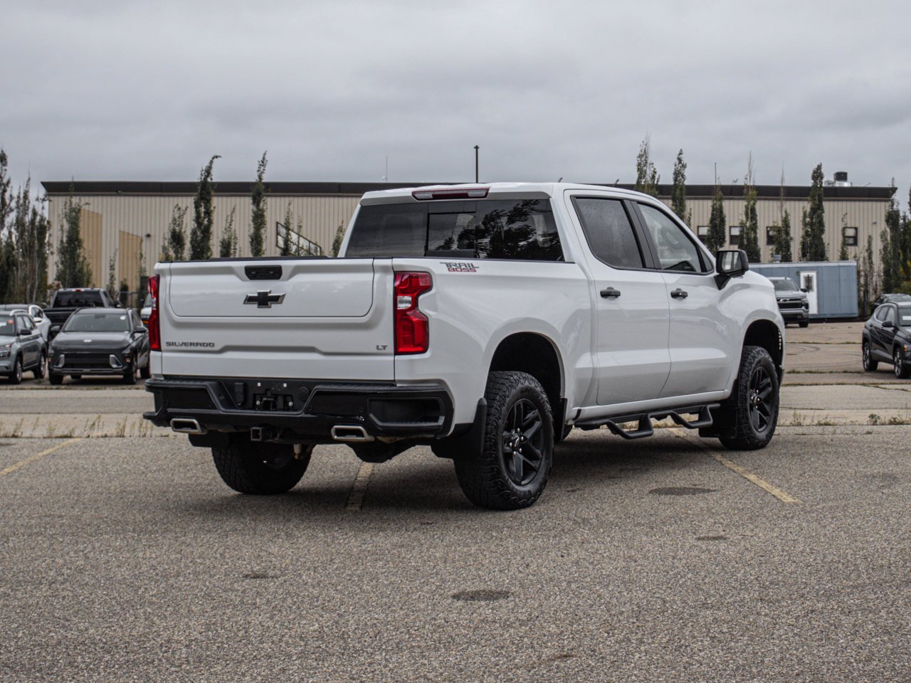 2024 Chevrolet Silverado 1500 4WD Crew Cab 147 LT Trail Boss White Sherwood Park - photo #12