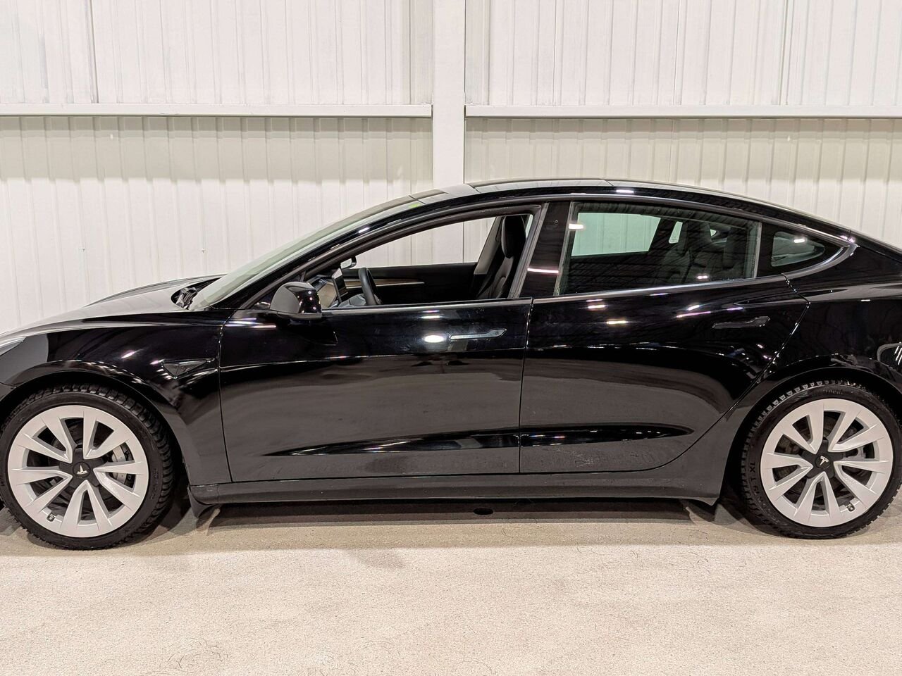 2022 Tesla Model 3 Standard Range RWD *Ltd Avail* Black Val-David - photo #4