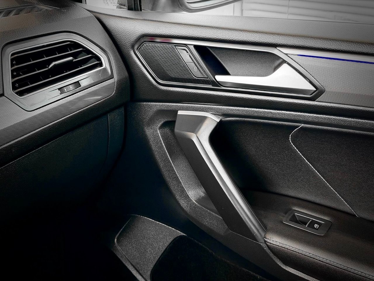Volkswagen Tiguan 2024 Gris Notre-Dame-des-Prairies - photo #31