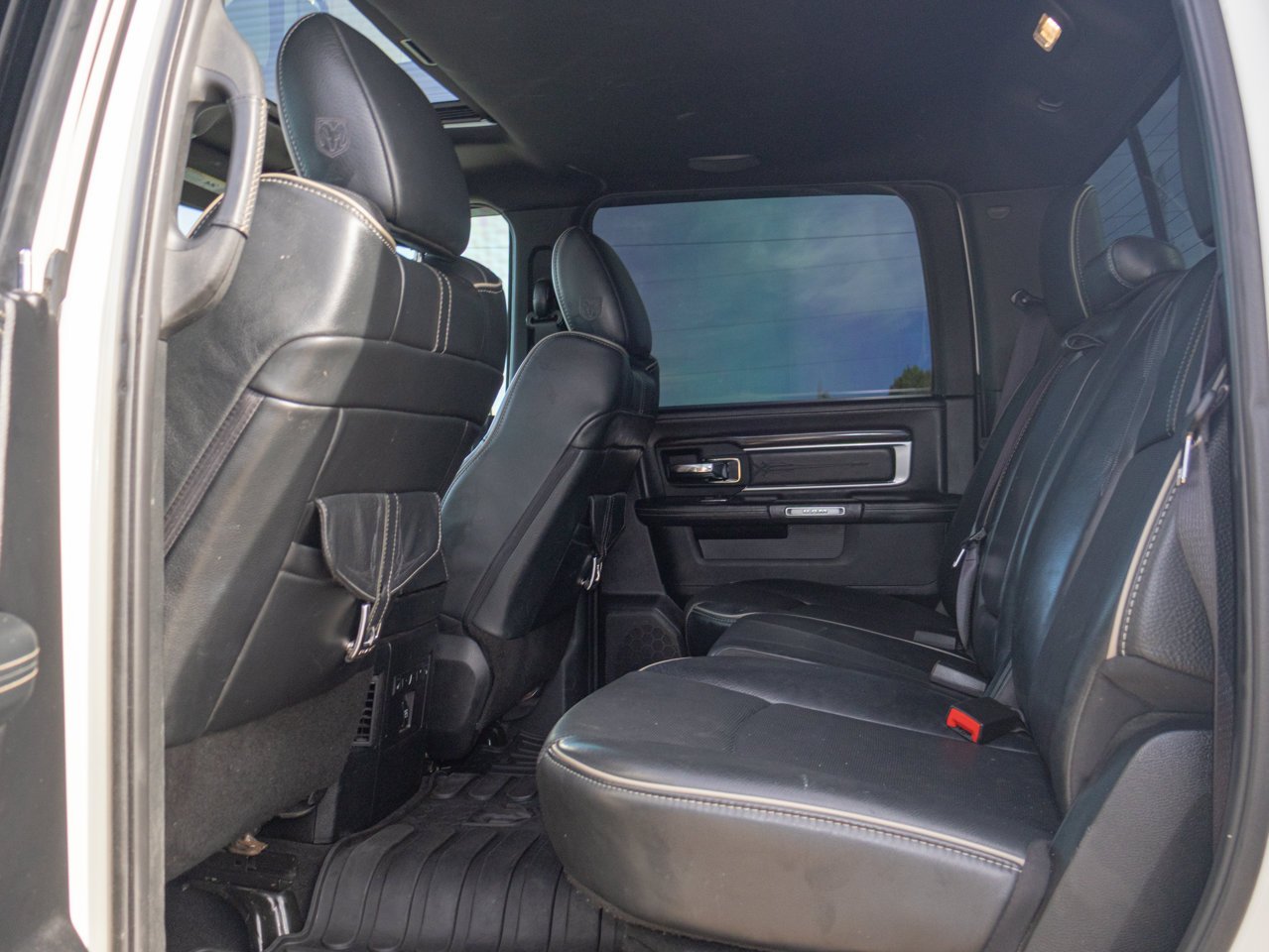 2018 Ram 1500 Limited 4x4 Crew Cab 5'7 Box *Ltd Avail* White Sherwood Park - photo #31