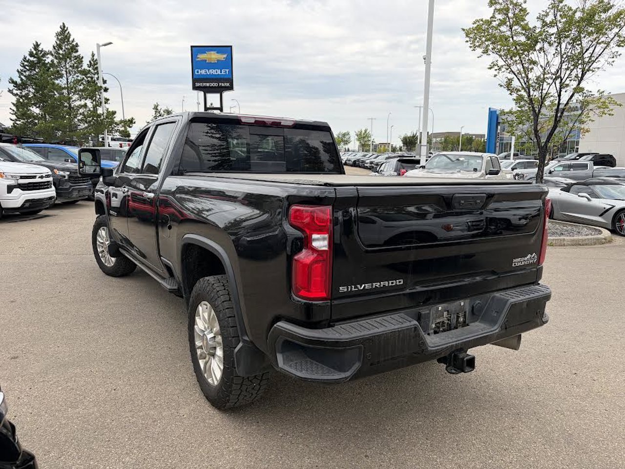 2022 Chevrolet Silverado 2500HD 4WD Crew Cab 159 High Country Black Sherwood Park - photo #3