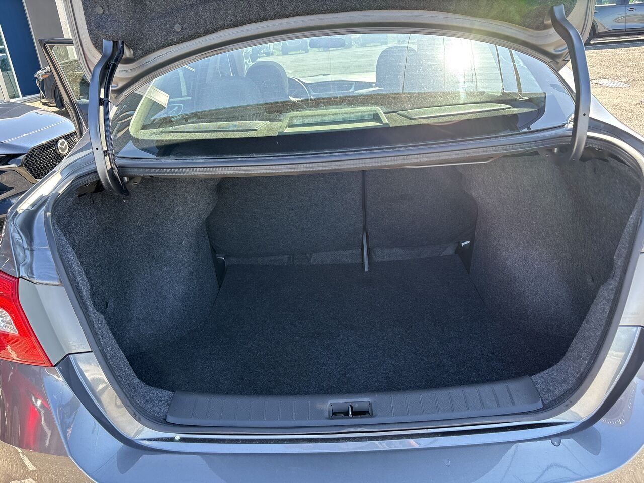 2018 Nissan Sentra SV Édition de minuit CVT Grey Montmagny - photo #8