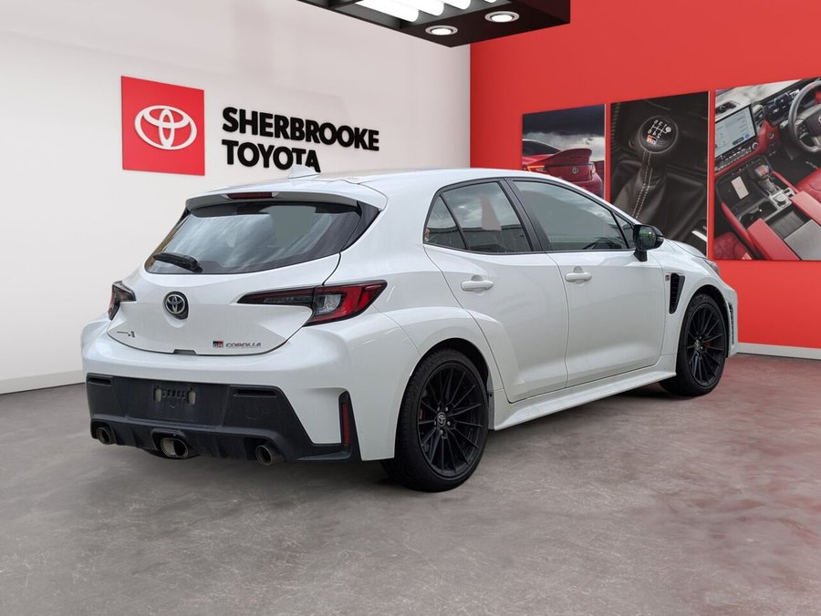 Toyota GR Corolla GR/MANUELLE/SIÈGES CHAUFFANTS/VOLANT CHAUFFANT/AC/CAMÉRA DE RECUL/DÉMARRAGE SANS CLÉ 2025 Blanc