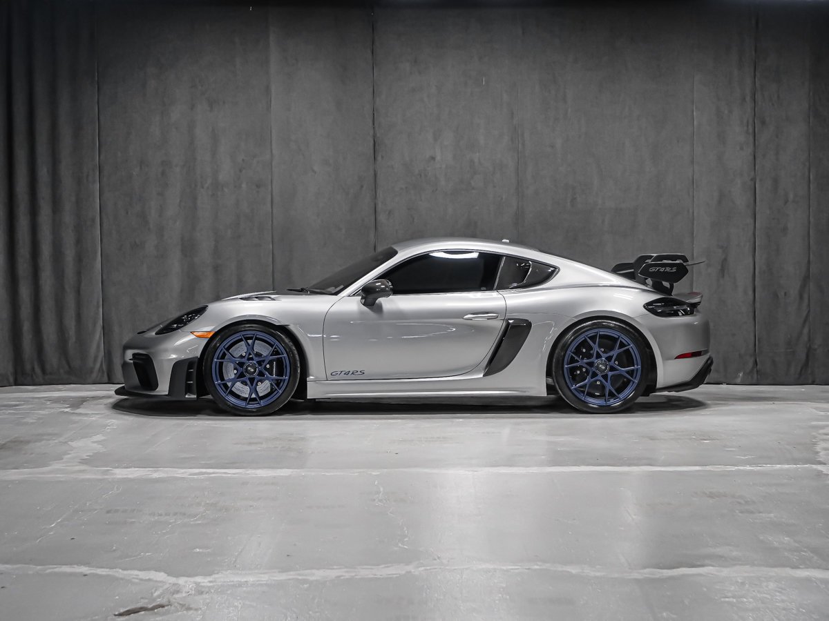 Porsche 718 Cayman GT4 RS PDK CARBONE JANTES BLEUES SPORT CHRONO 2025 Argent Montréal - photo #2