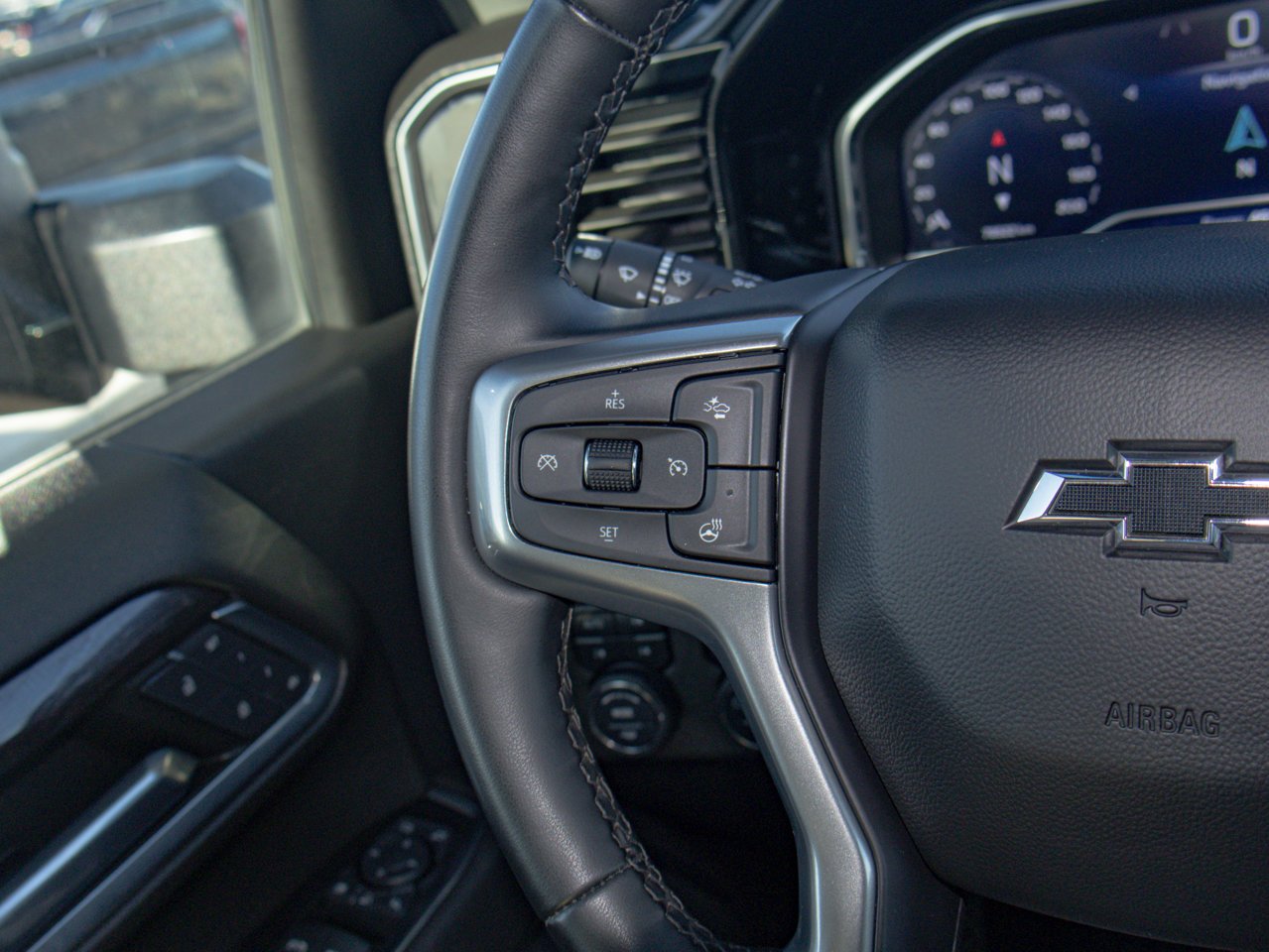 2024 Chevrolet Silverado 3500HD 4WD Crew Cab 159 LTZ White Sherwood Park - photo #25