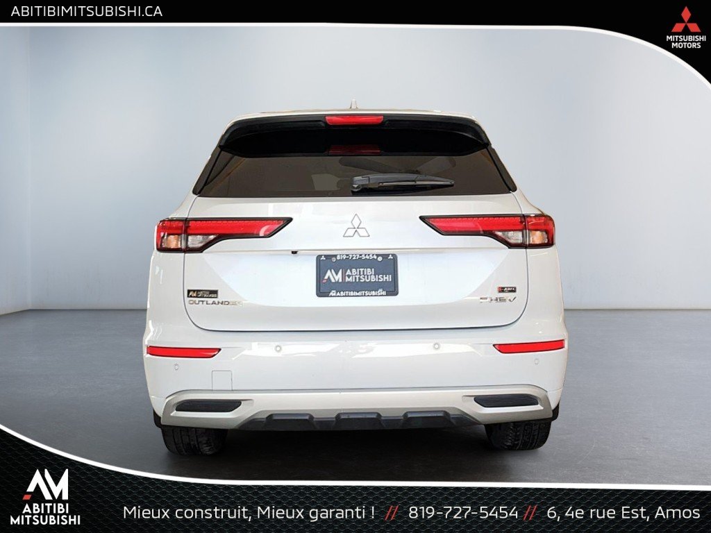 2023 Mitsubishi Outlander Plug-In Hybrid White Amos - photo #5