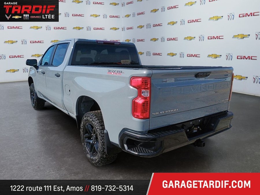 2024 CHEVROLET Silverado 1500 4WD Crew Cab CUTOM TRAIL BOSS Grey
