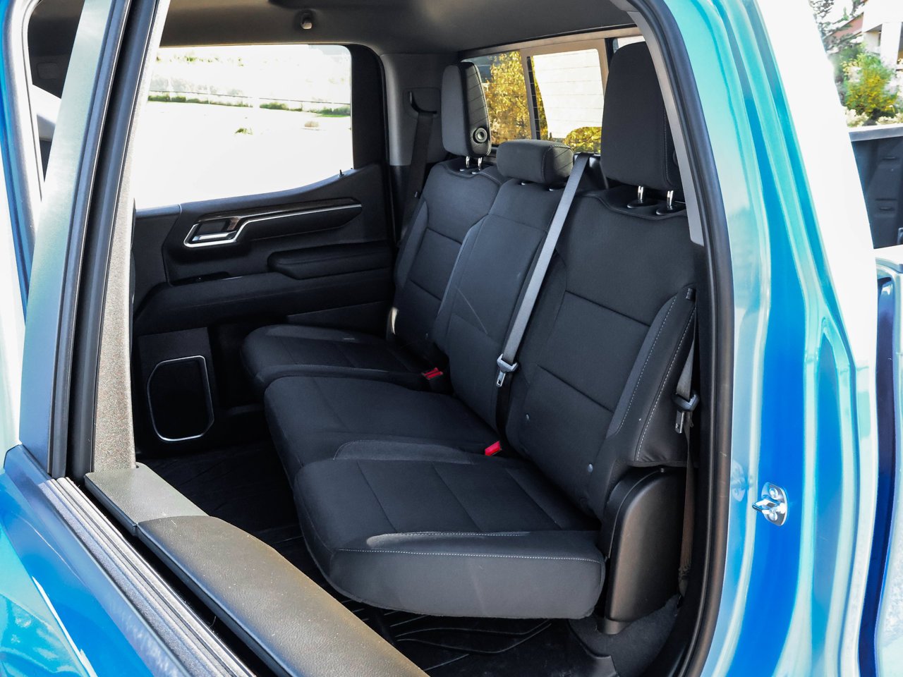 2025 Chevrolet Silverado 1500 4WD Crew Cab 147 RST Blue Sherwood Park - photo #15
